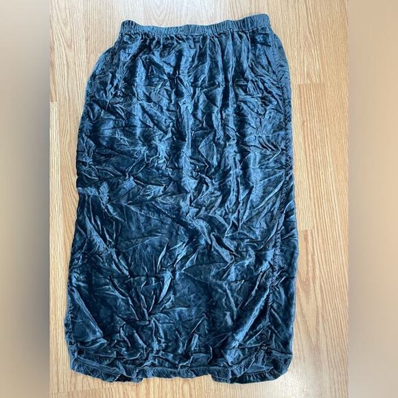Mike & Tod Dresses & Skirts - Mike & Tod Rayon skirt, beautiful blue. Fits like a medium.